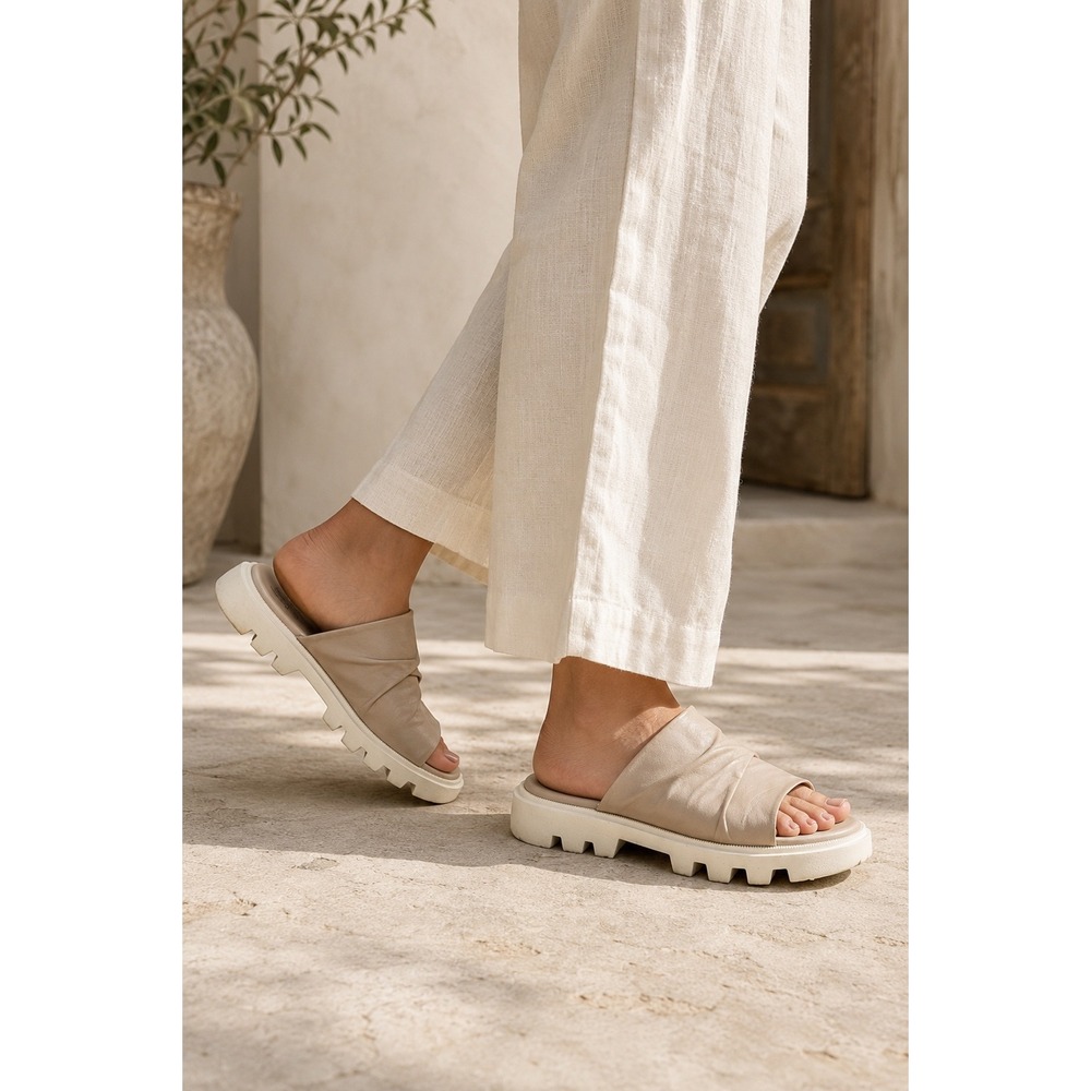 Miz Mooz PLYMOUTH Women 41 Beige Leather Lug Sole Slide Sandals 9.5-10